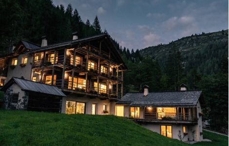 alzanti scorrevoli, infissi in legno, architettura moderna di montagna, luvisotto serramenti